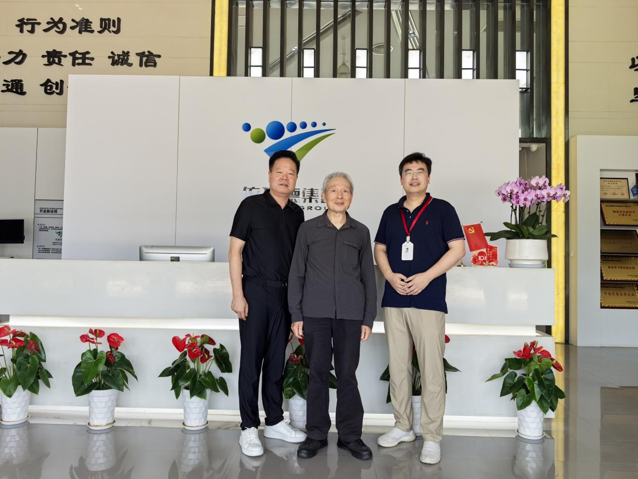著名腫瘤病因?qū)W專家考察依瑞德集團(tuán)，探討腦科學(xué)與腫瘤心身醫(yī)學(xué)的創(chuàng)新融合