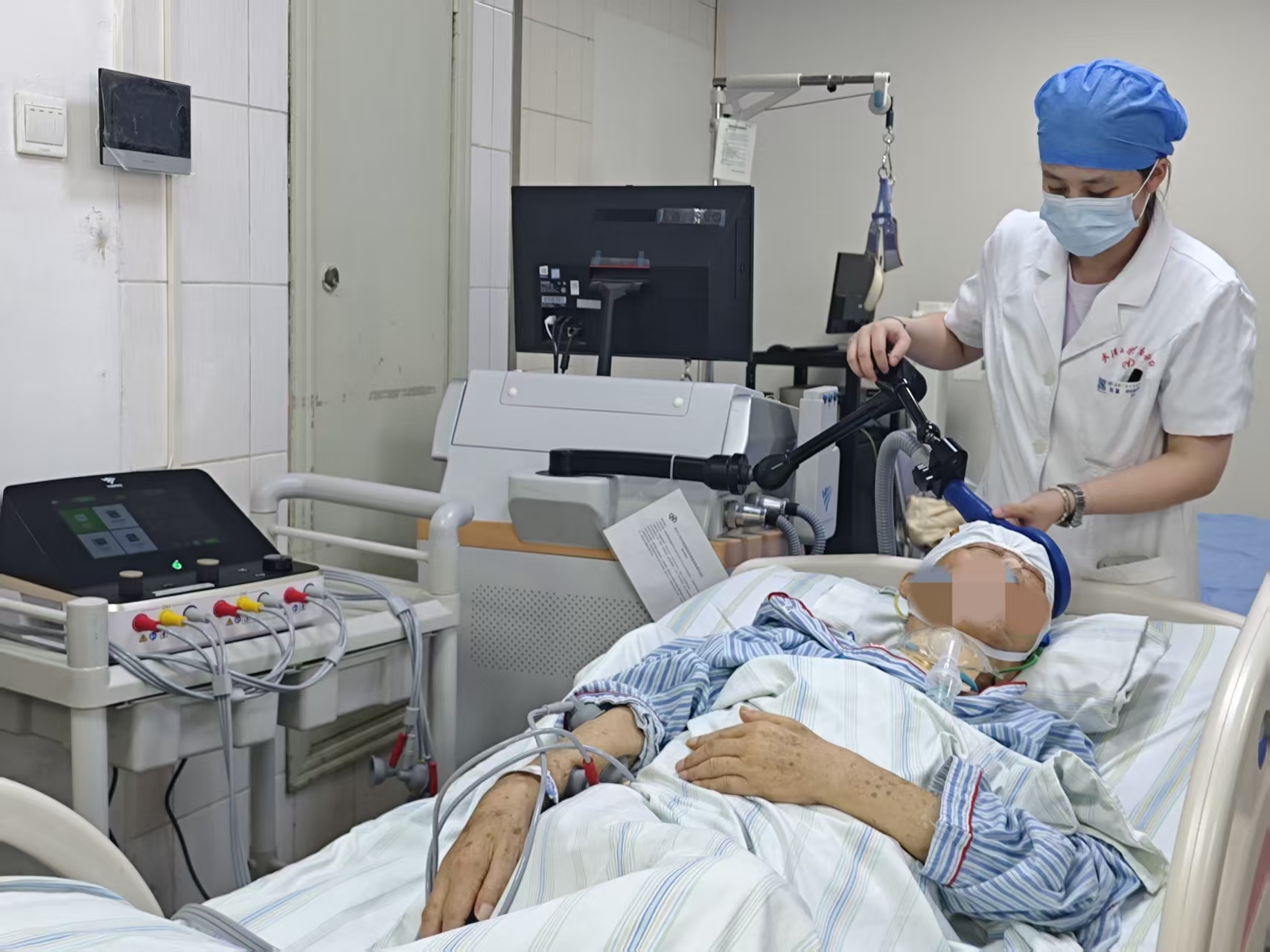 媒體說(shuō) | 78歲老人腦梗昏迷，腦機(jī)接口技術(shù)成功喚醒